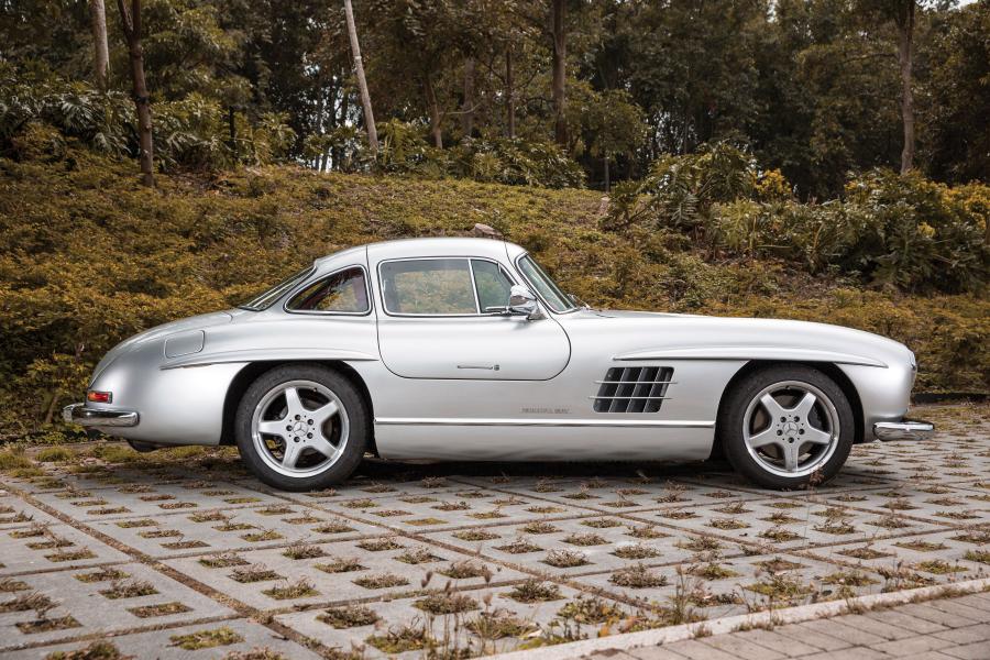  Mercedes-Benz 300 SL AMG 1996 года  (фото 6 из 15)